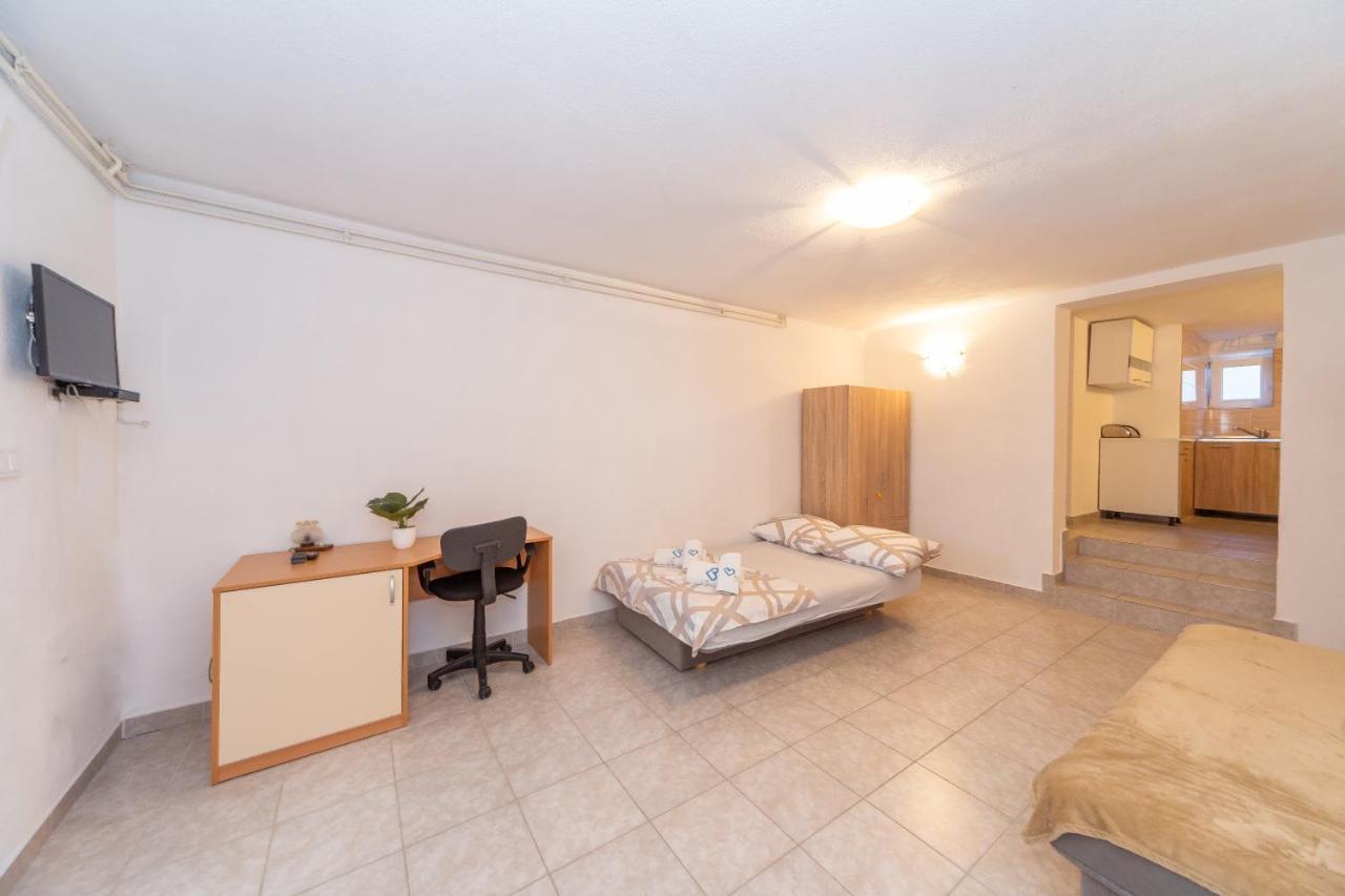 Apartmani Dada ビオグラード・ナ・モル エクステリア 写真