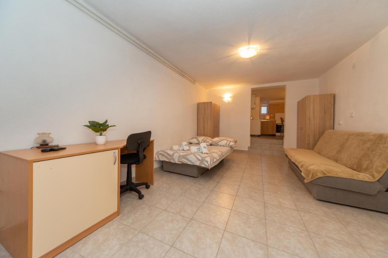 Apartmani Dada ビオグラード・ナ・モル エクステリア 写真