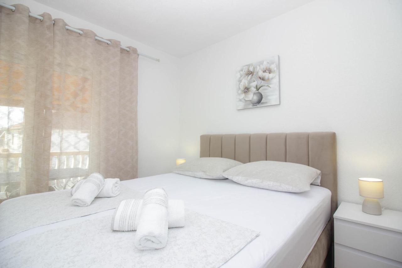Apartmani Dada ビオグラード・ナ・モル エクステリア 写真