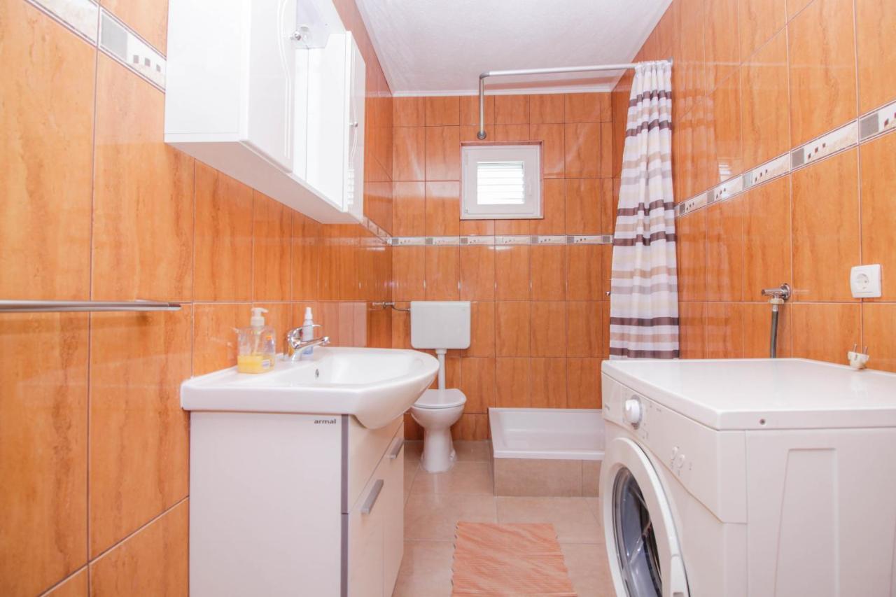 Apartmani Dada ビオグラード・ナ・モル エクステリア 写真